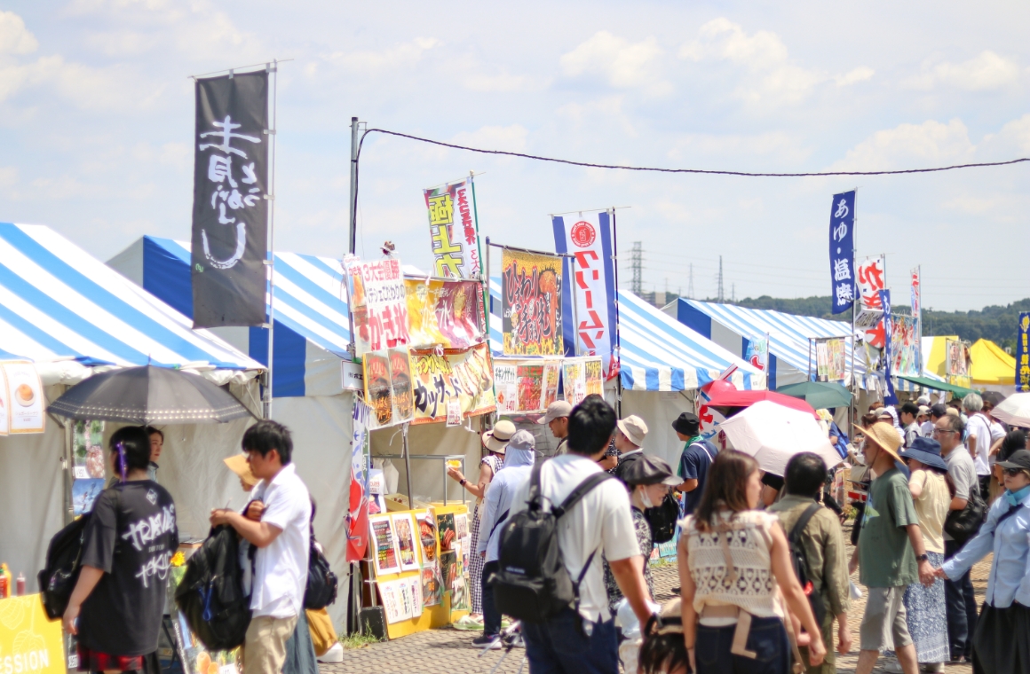 地域の魅力が凝縮された模擬店は、大盛況