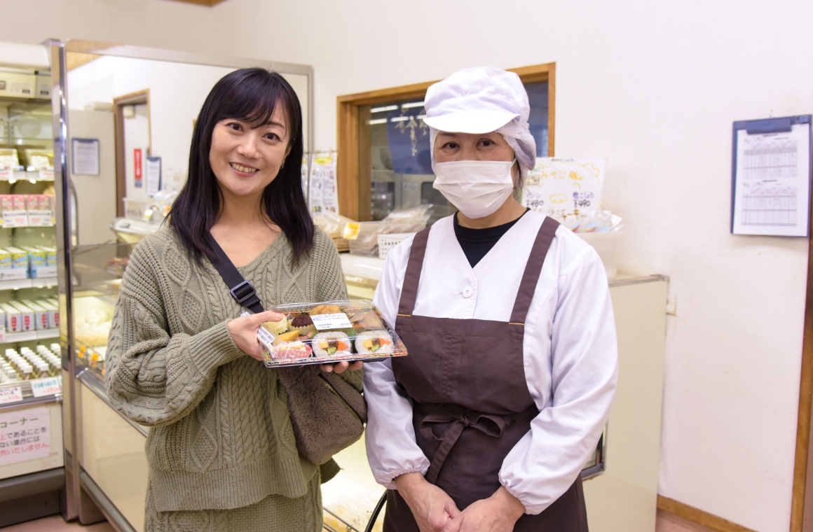 愛情たっぷりのお弁当を作ってくださるリーダーの長谷川成美さん