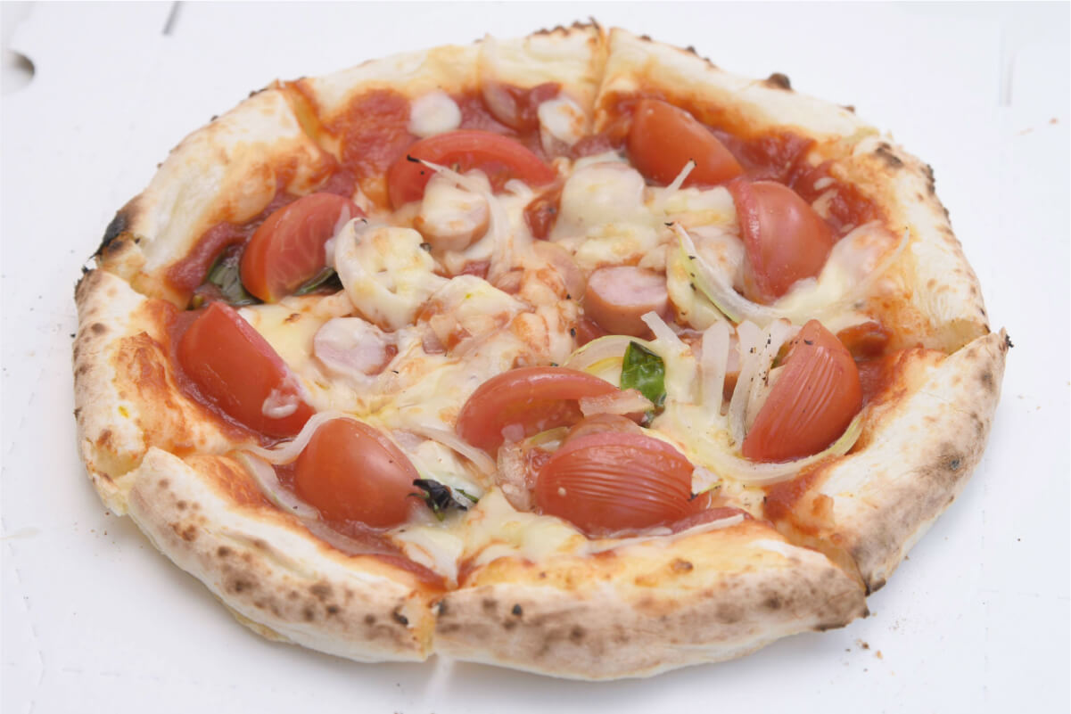 トマトのミックスピザ