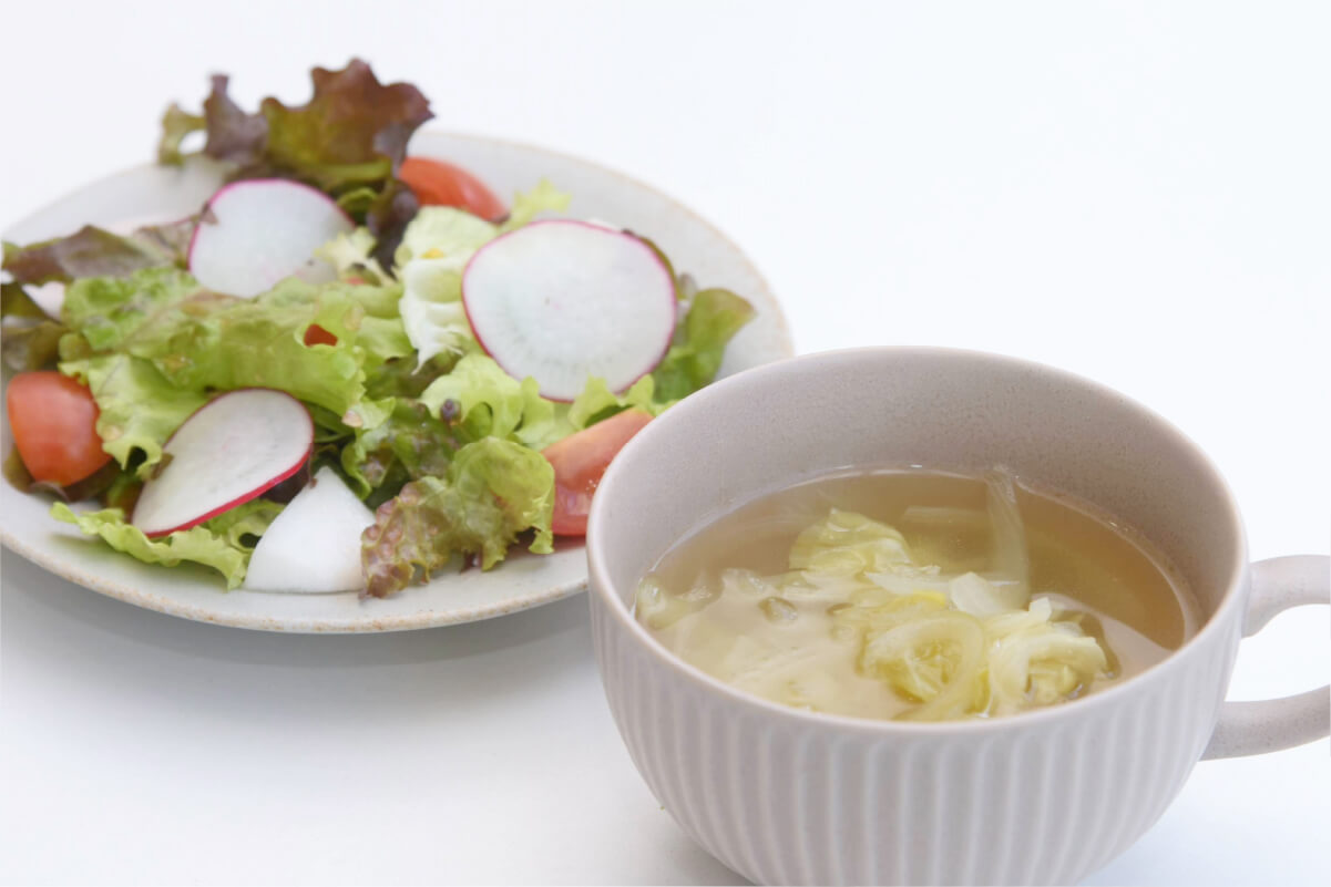 「旬の採れたてサラダ」と「気まぐれ具沢山野菜スープ」