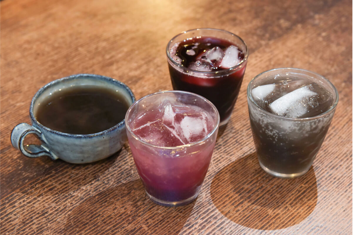 麻炭薬膳発幸ーラなどオリジナルのドリンク