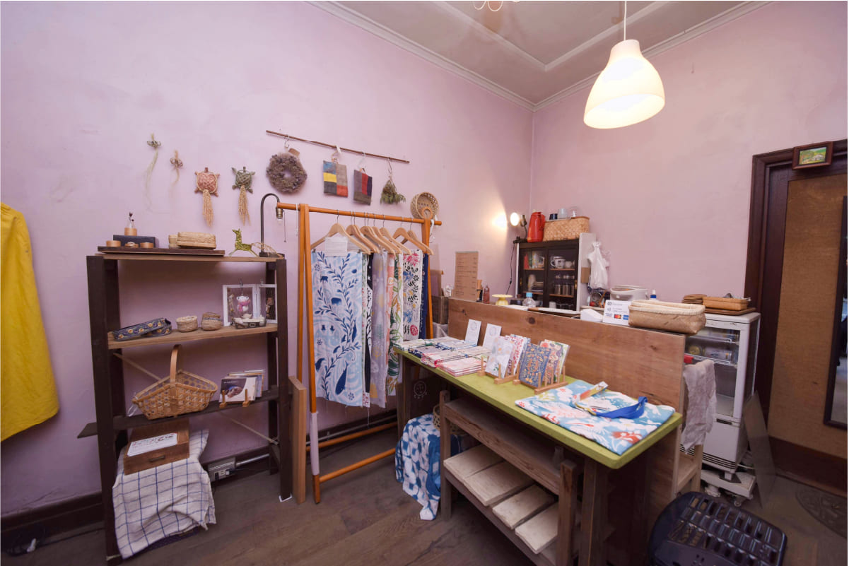 母屋のショップ店内