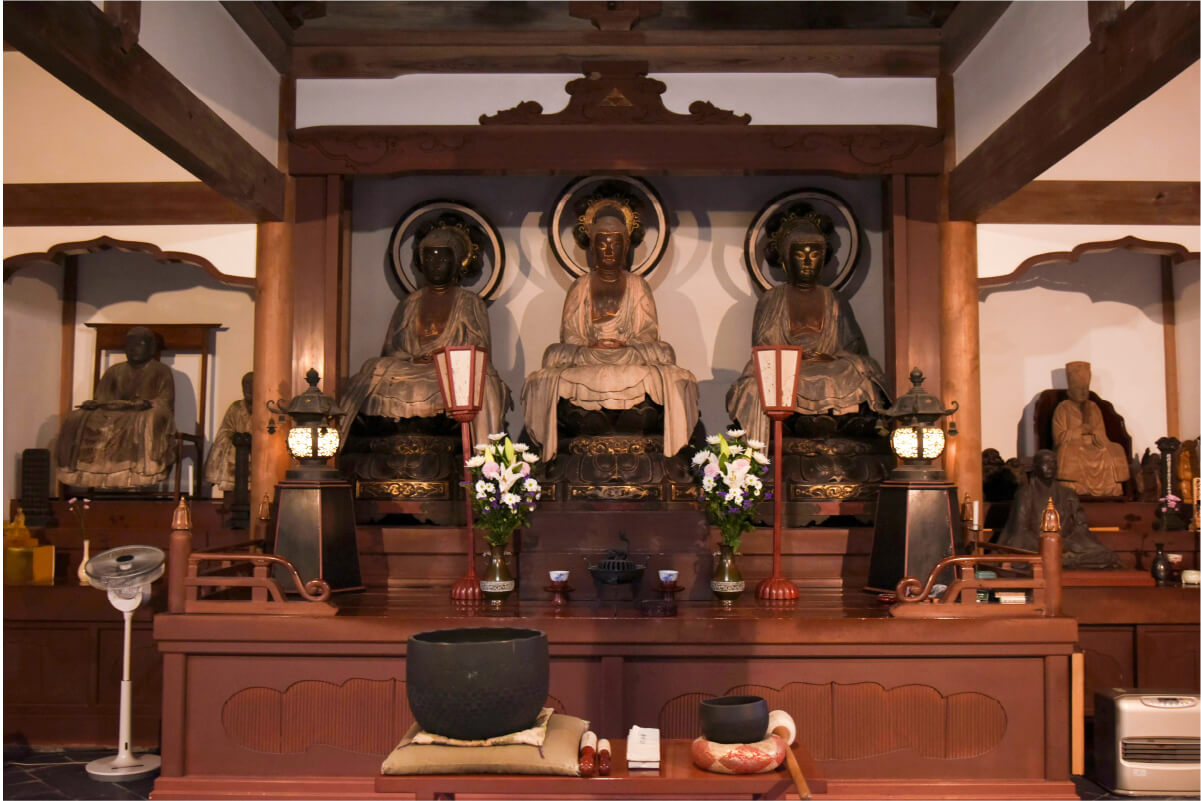 ご本尊の三世仏