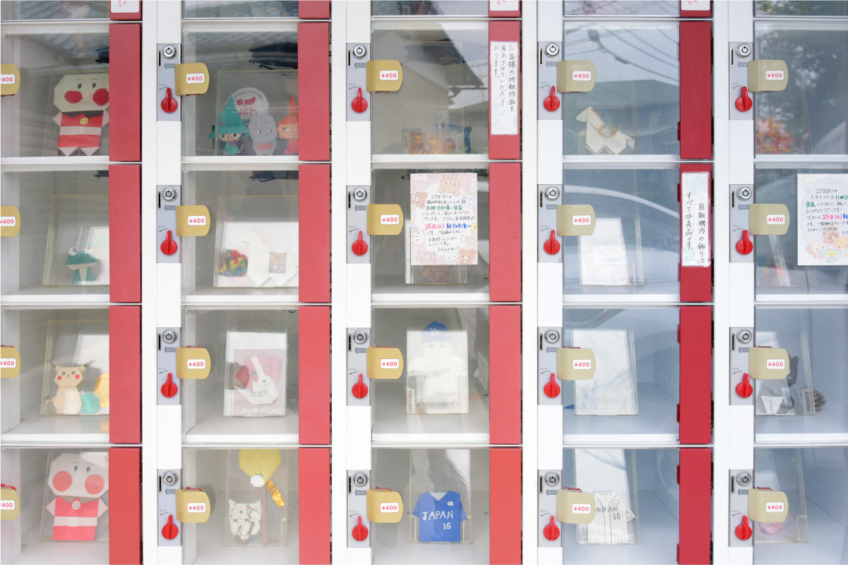 自販機に並ぶエコスイートは1パック400円