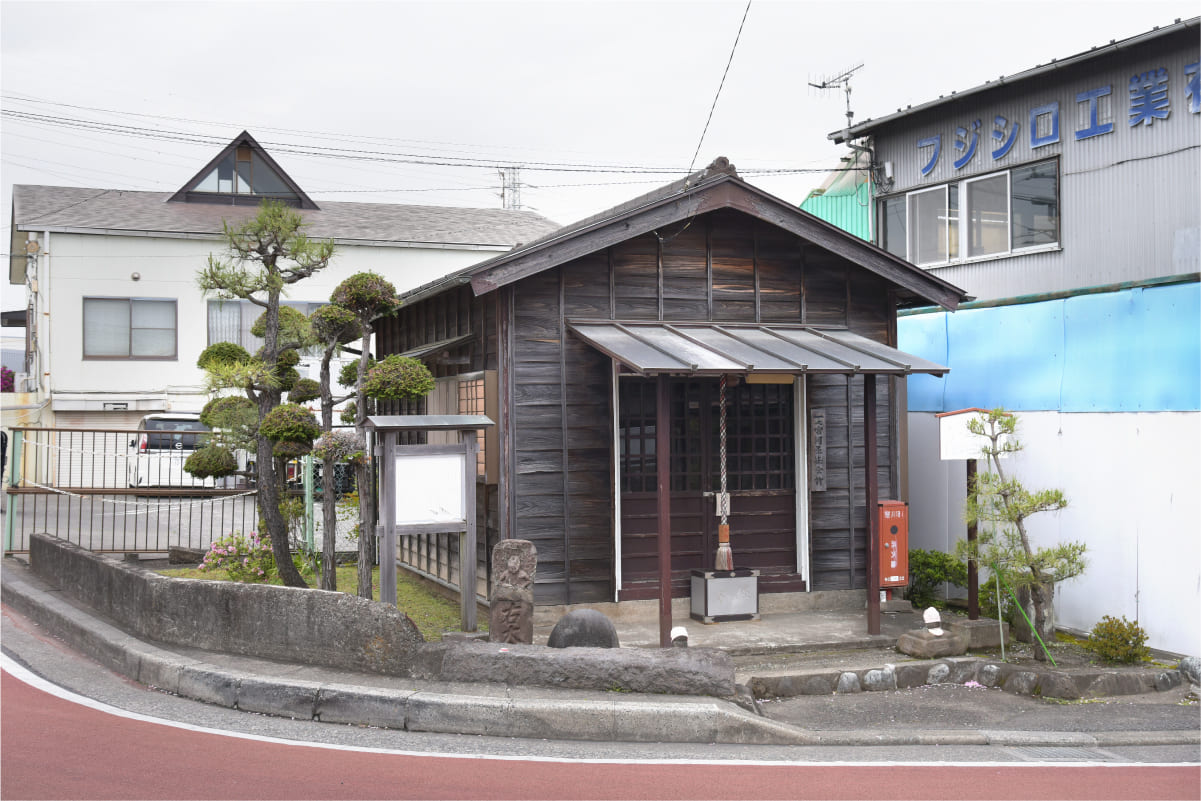 旧大山街道脇の河原不動尊