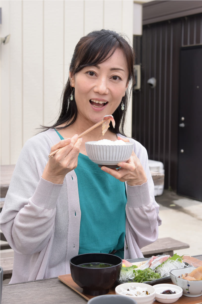 坂内愛さんもさっそく「いただきます」